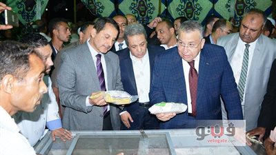 بالصور.. سكرتير عام سوهاج يفتتح معرض «أهلا رمضان» بأخميم