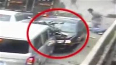 بالفيديو والصور.. حادث مروع بسبب سعال مفاجئ لسائق