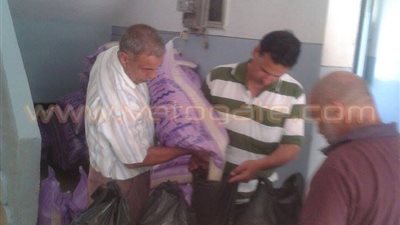 أبناء الروضة يوزعون «الأرز» مجانا على الفقراء