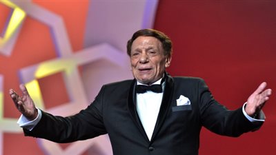 أيمن عبد التواب يكتب: اعتزال عادل إمام!.. «فيديو مثقفي الجيش» يثبت انحياز«الزعيم» لـ«السلطة» على حساب الجمهور.. وما قاله الفنان للرئيس «السيسي» في لقائه بالفنان