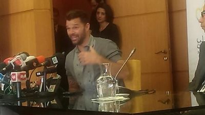 ريكى مارتن يشكر إدارة مهرجان 