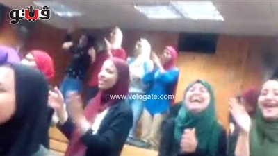 بالفيديو.. طلاب إعلام القاهرة يحتفلون بالتخرج على أنغام «يا عبد السلام»