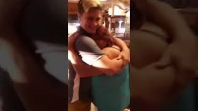 بالفيديو.. صدمة امرأة في هدية عيد ميلادها