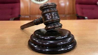 التحقيق مع عاطل تعدى على عريف شرطة أثناء حظر التجول بالنزهة