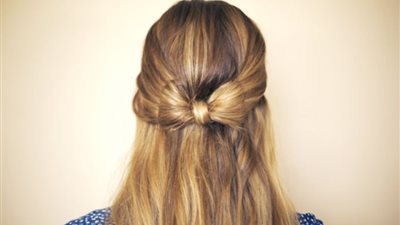 بالفيديو.. 3 تسريحات تناسب الشعر الطويل خلال الصيف