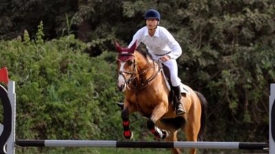 منتخب أستراليا للفروسية يصل مطار القاهرة للمشاركة ببطولة كأس العالم