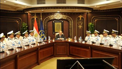 قيادات الداخلية يتسلمون مهامهم الجديدة عقب حركة التنقلات على خلفية أحداث «سجن المستقبل».. مساعد الوزير: نرسخ لمبدأ الثواب والعقاب.. ولا ننكر وجود أخطاء بالمواقع الشرطية