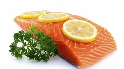 دراسة: تناول الأسماك الزيتية يخفض خطر الإصابة بمرض السكر وضعف الإبصار