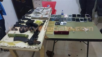 بالصور.. محتويات مخزن السلاح الذي أرشد عنه شقيق «الدكش» بالجعافرة