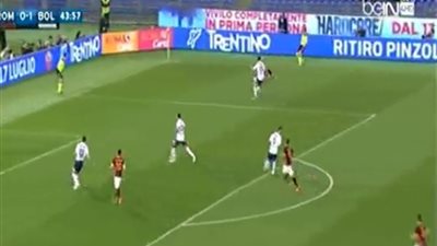 بالفيديو.. سقوط غريب لمحمد صلاح خلال مباراة روما وبولونيا