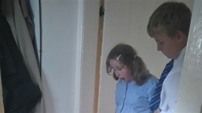 بالفيديو.. الفيضانات تغلق الطرق وتغرق المنازل في بريطانيا