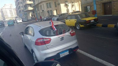 بالصور.. مقاهي ومنازل الإسكندرية تتزين بالأعلام لتشجيع المنتخب