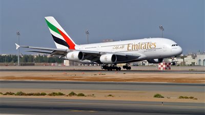 «طيران الإمارات» تتحدى قرارات الكونجرس الأمريكي