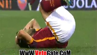 بالفيديو.. لاعب بولوينا يعتدي على محمد صلاح بدون كرة