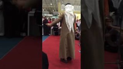 بالفيديو.. متشدد سعودي يهاجم فرقة موسيقية ماليزية بمعرض الرياض للكتاب