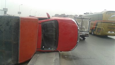 كثافات مرورية أعلى الطريق الدائري بالوراق بسبب انقلاب سيارة