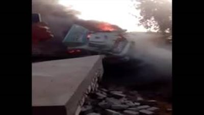 بالفيديو.. لحظة اشتعال النيران بسيارتين وتفحم 4 جثث بالشرقية