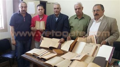 بالصور.. إحباط محاولة تهريب كتب ومخطوطات أثرية للسعودية