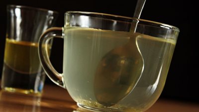 7 فوائد صحية لتناول كوب ماء بالعسل على الريق