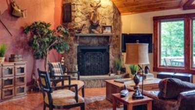 بالصور.. ثنائي يعرضان منزلهما للبيع مقابل 200 كلمة