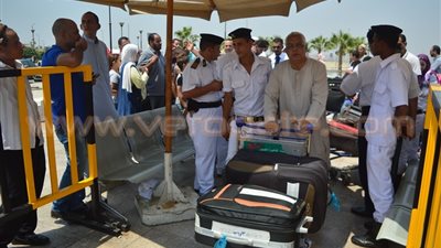الدفع بأعداد إضافية من ضباط الجوازات لتسهيل سفر الحجاج