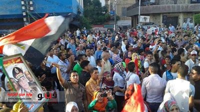 بالصور.. أهالي كفر الدوار بالبحيرة يحتفلون بالسيسي رئيسا