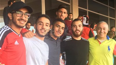 مدير اللجنة الأوليمبية يصل برج العرب لتشجيع الفراعنة أمام الكونغو