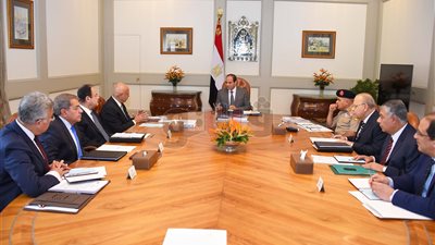 5 تكليفات من السيسي لكبار رجال الدولة.. الالتزام بالبرامج المحددة للانتهاء من تنفيذ المشروعات.. التنسيق لإنجاز مدينة العدالة.. استكمال قاعدة البيانات للأصول غير المستغلة.. ومواصلة مساعدة الفلسطينيين