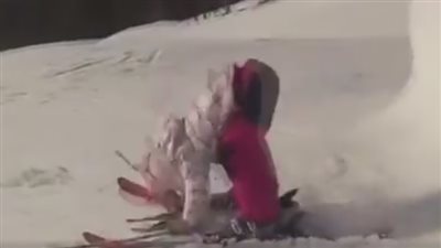 بالفيديو.. مواقف محرجة وسقطات مروعة لمجموعة من الفتيات