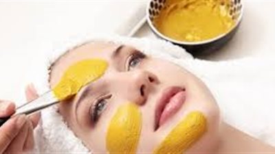 «ماسكات» الكركم بالعسل والزبادي لعلاج البشرة المجهدة