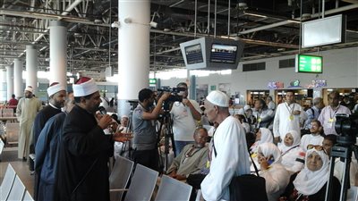 بالصور.. ندوة دينية للحجاج قبل السفر للسعودية بمطار القاهرة