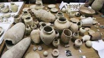 محاكمة 3 ألمان و6 مصريين هربوا قطعًا أثرية من الأهرامات للخارج