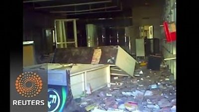 بالفيديو.. أعمال شغب وسلب ونهب في فنزويلا