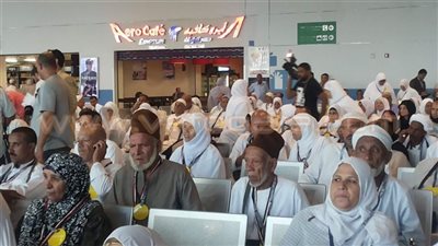 «مصر للطيران» تمنح تذكرتين مجانيتين لأكبر الحجاج سنا