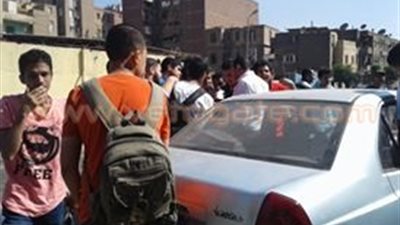 الطلاب يراجعون 