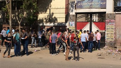 بالصور.. المراجعة الأخيرة للطلاب قبل امتحانى الكيمياء والفلسفة