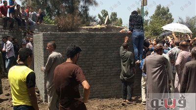 بالفيديو.. دفن القارئ محمد عبد الوهاب داخل منزله في الدقهلية