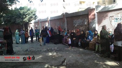 توافد أولياء أمور طلاب الثانوية العامة على لجان الامتحانات بمصر القديمة