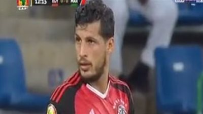 نشطاء «تويتر» يهاجمون طارق حامد بسبب أدائه في الشوط الأول