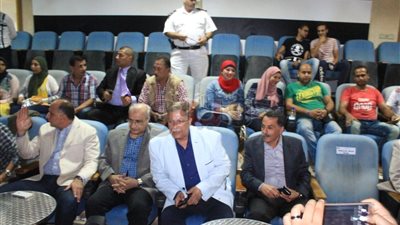 بالصور.. ناشئو الدراويش يتابعون مباراة المنتخب من المدرجات