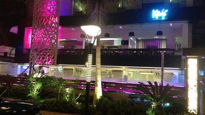 بالصور..الأمن يغلق مقهى «كيف» بمصر الجديدة