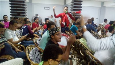 بالصور.. فرحة جماهير أسيوط بهدف صلاح الثاني بمرمى الكونغو