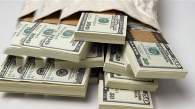 اليورو يتراجع 4 قروش والدولار يستقر فى نهاية تعاملات اليوم