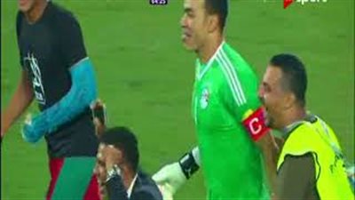 بالفيديو.. دموع مدحت شلبي عقب هدف الصعود لكأس العالم