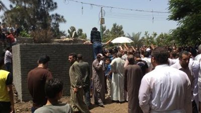 «أوقاف الدقهلية» عن دفن القارئ محمد عبد الوهاب في منزله: «يجوز»