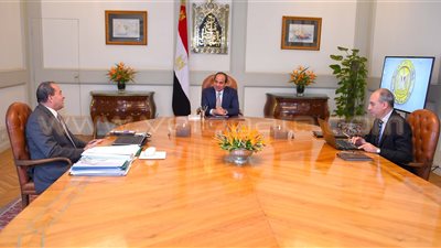 السيسي يبحث إنشاء 100 ألف صوبة زراعية وتربية مليون رأس ماشية.. يدرس الموقف التنفيذي لقرية الأمل وتسليم الخريجين الأراضي.. ويكلف بإنشاء وحدات للتصنيع الزراعي والغذائي وتوفير فرص عمل