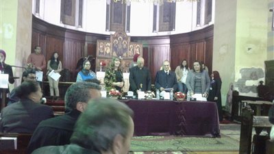 بالصور.. قنصل بريطانيا يشارك في معرض «فن بلا أسوار» بالإسكندرية