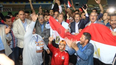 محافظ ومدير أمن الإسماعيلية يحتفلان بصعود مصر لكأس العالم