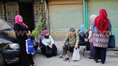 والدة طالب عن صعوبة الامتحانات: «عايزين يلغوا الجامعات الحكومية»