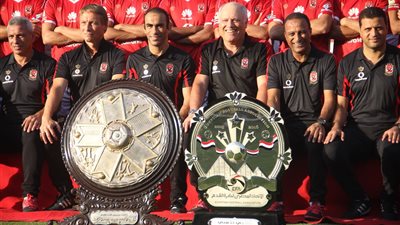 ثروت سويلم يسلم درع الدوري للأهلي